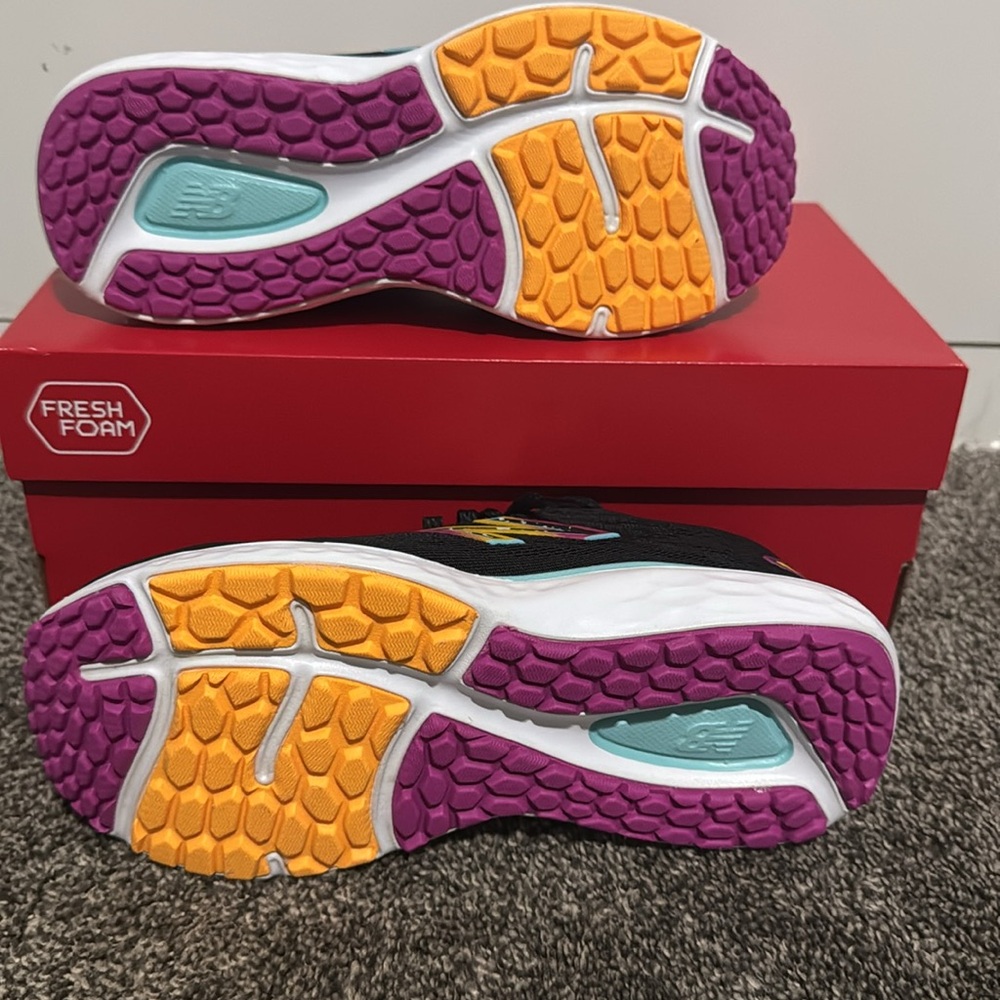 New Balance Fresh Foam - Picture 2 of 6